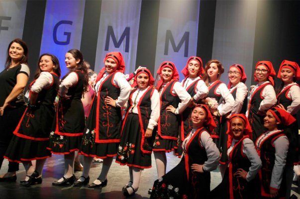 Alumnas de Escuela Atenea obtienen 1er lugar en Festival de Danzas Griegas